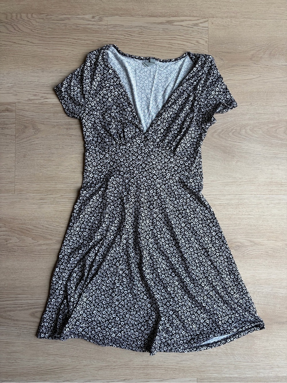 Black and White Floral V-Neck Women’s Dress